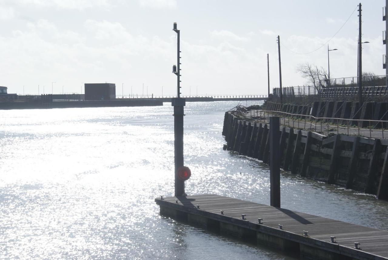 Coastal City Rooms - Waterfront Swansea Exteriör bild